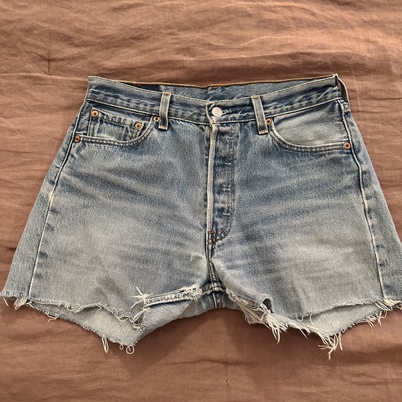 Vintage 501 Levi's Denim Jean Shorts with Distressed Hem size 26/27 - Picture 2 of 7